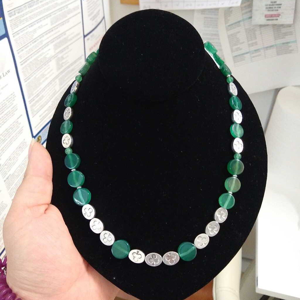 Green quartz w Shamrock Pewter Beads necklace