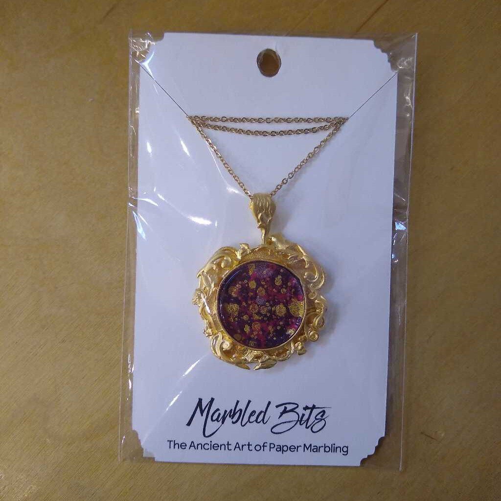 Golden Frame Ornate Marbled Necklace